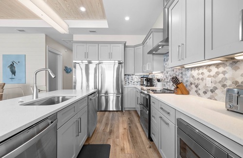 East End House | Beach Glass: Beautiful 6 Bedroom Beachfront Home with Private Heated Pool!