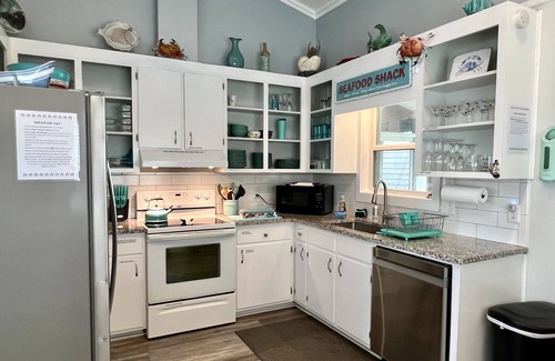 Sunset Beach House | Beach Goals! 4 bedroom 2.5 bath home, just a 5 minute walk to beach!