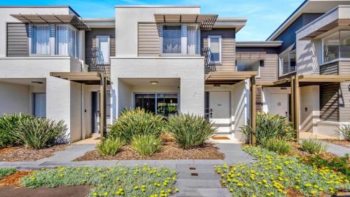 Magenta Shores House | Beach, Golf, Day Spa & Poolside Luxury