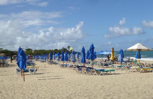 El Pueblito Hotel | Beach Hotel in El Pueblito - Fast Wi-Fi, Good AC, 2 min Walk to Beach