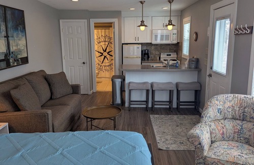 Sturgeon Bay Cottage | Beach Harbor Resort - Studio Cottage