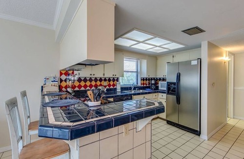 Clearwater Beach House | Beach Haven-4 min walk to the beach, pet friendly, boat dock