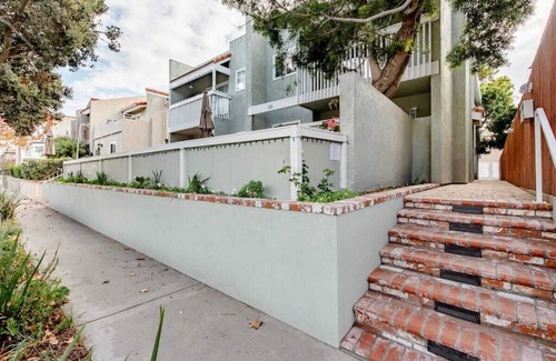 Huntington Beach House | Beach Heaven! Huge townhouse near the sand in Huntington Beach!