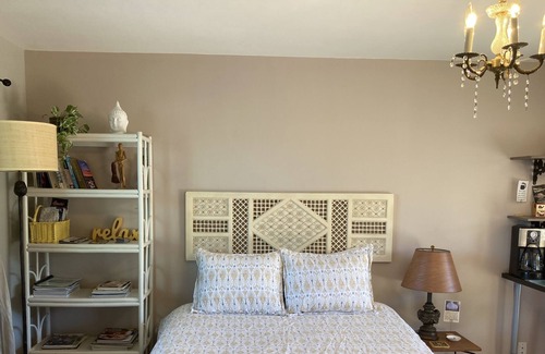 Del Rey Oaks Apartment | BEACH-HIKE-GOLF Sparkling Clean Sunny Private Studio