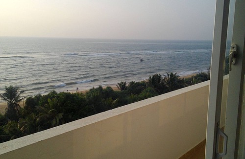 Mount Lavinia Condo | Beach Holiday Apartment With Beautiful Birds Eye View Of The Indian Ocean