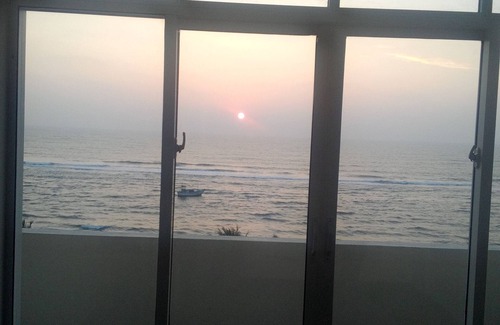 Mount Lavinia Condo | Beach Holiday Apartment With Beautiful Birds Eye View Of The Indian Ocean