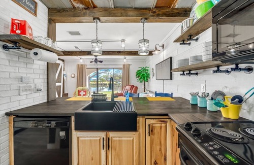 Gulf Lagoon Beach Condo | Beach Home for Summer Vacay | The Beachy Boater at St. Thomas Square 305