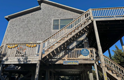 Frisco House | Beach home near the ocean w/sunny deck, washer/dryer, and central A/C