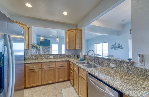 Gold Beach House | Beach House 101 | Oceanfront Beach House W/Spa and Arcade