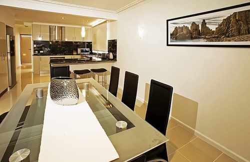 Cowes House | Beach House apartments - one unit of three
