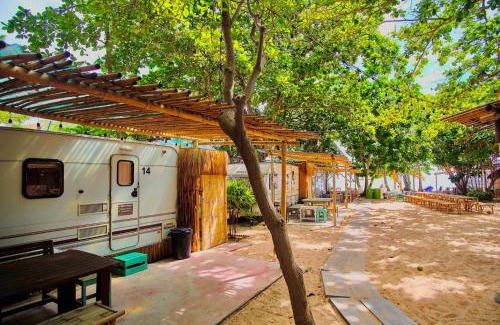 Na Chom Thian Hotel | Beach House Camp