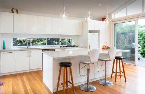 Manly Vale House | Beach House Close to Manly