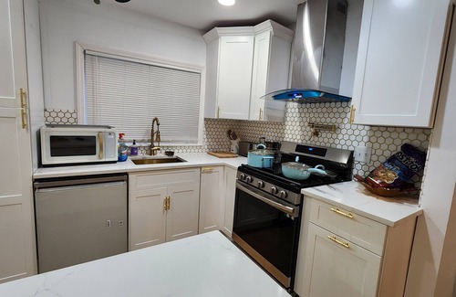 Long Beach House | BEACH HOUSE, FIVE Minutes walk to the beach, Very Spacious