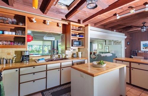 Kahului House | Beach House! Great for Wind-sports on Maui's North-shore close to Kahului & Paia