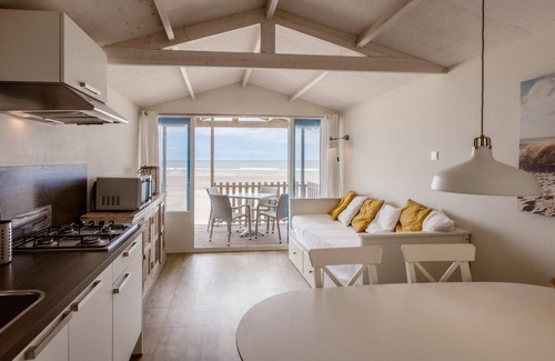 Wijk aan Zee House | Beach House in Wijk aan Zee with Sea View