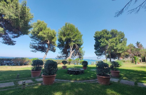 Torre Colonna-sperone Villa | Beach house " Alle due Torri" overlooking the rock, between blue and green