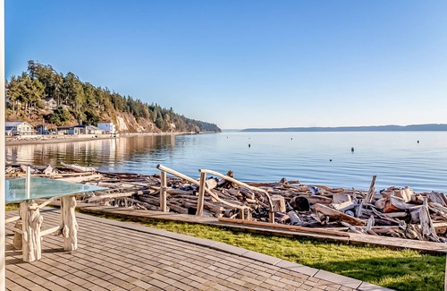 Camano Island House | Beach house no-bank waterfront 4-bedroom vacation home on Camano Island