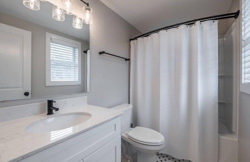 Yaupon Beach Hotel | Beach House OKI - King Suite in hotel on Oak Island, North Carolina