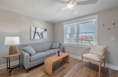 Yaupon Beach Hotel | Beach House OKI - King Suite in hotel on Oak Island, North Carolina