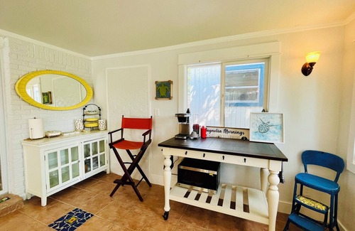 Wright House | Beach House Retreat- HUGE Pool, Centrally Located & WIFI