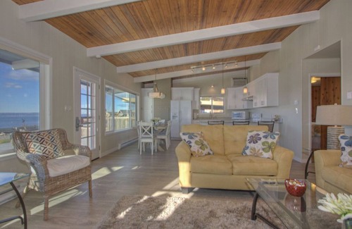 Stanwood House | Beach House Retreat - right on the beach!