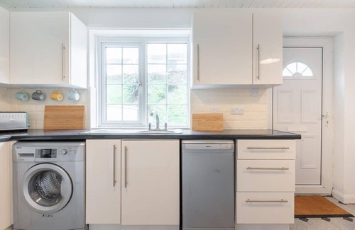 Porthtowan House | Beach House Sea Views 10 min Walk to Beach