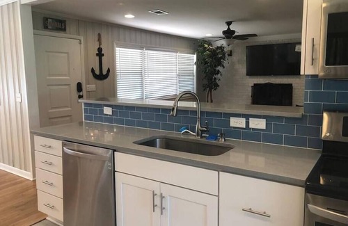 Saint Simons Island House | Beach House -optional BIKES - Walk 2 Shops & Fun