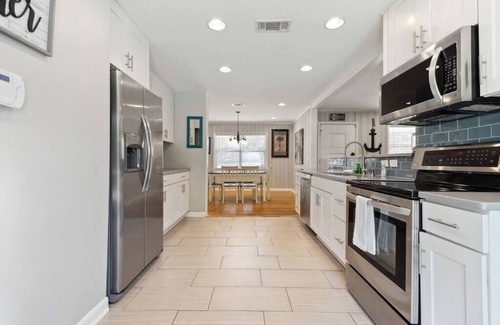 Saint Simons Island House | Beach House -optional BIKES - Walk 2 Shops & Fun