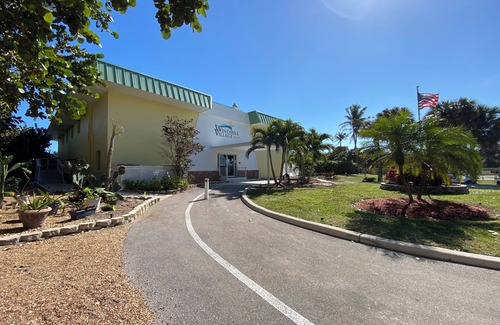 Hutchinson Island South Cottage | BEACH HOUSE Walk to Private Beach, Pool, & Restaurants
