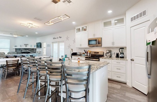 Bella Vista House | Beach house with full kitchen, W/D & access to community pool