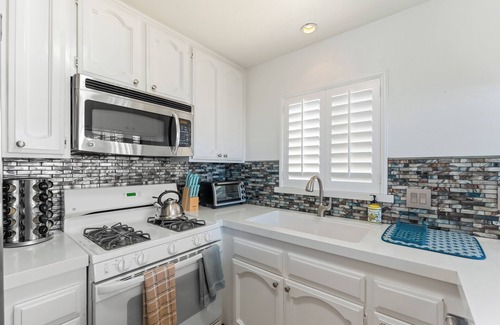 Hollywood House | Beach House with Ocean and Harbor Views from Magnificient RoofDeck!