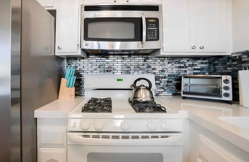 Hollywood House | Beach House with Ocean and Harbor Views from Magnificient RoofDeck!