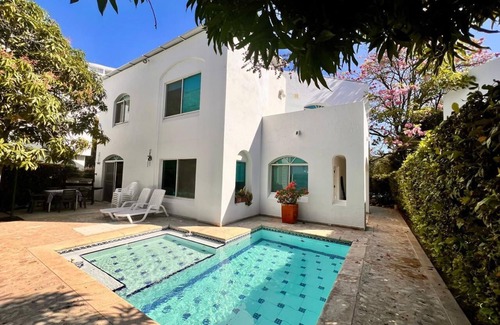 El Rodadero House | Beach house with private pool and access to the sea. Ideal/families and friends.