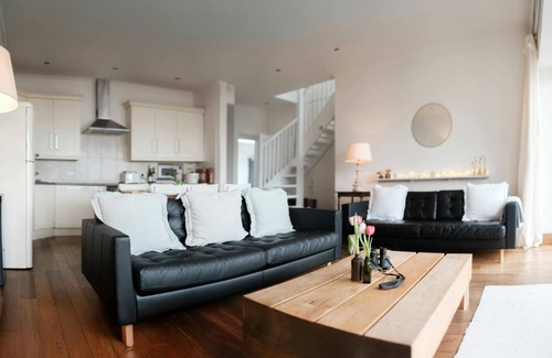 Tan-y-groes Cottage | Beach Hut Apartment, Llangrannog