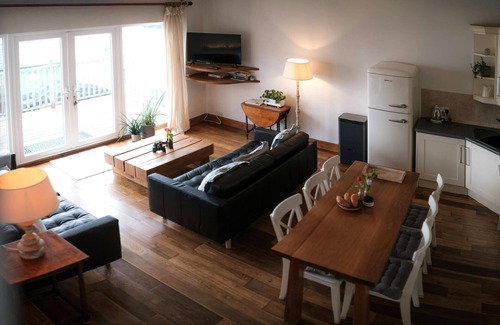 Tan-y-groes Cottage | Beach Hut Apartment, Llangrannog