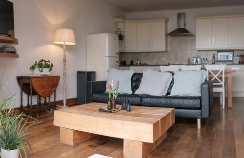 Tan-y-groes Cottage | Beach Hut Apartment, Llangrannog