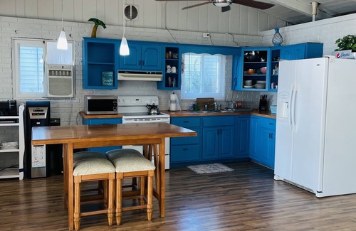 Moscow Cottage | Beach Hut Vibes in this Lake front cottage with hot tub!