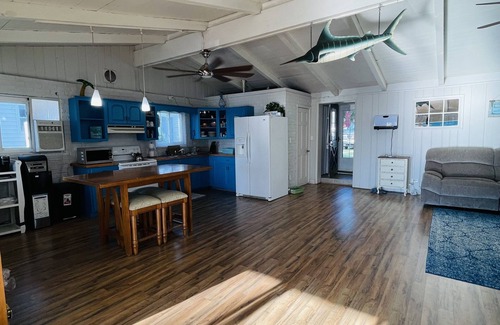 Moscow Cottage | Beach Hut Vibes in this Lake front cottage with hot tub!