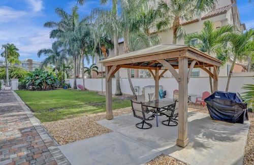 Hendricks and Venice Isles Apartment | Beach Isles: Modern Studio Apartment in Fort Lauderdale with Patio