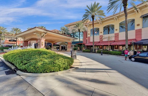 Hendricks and Venice Isles Apartment | Beach Isles: Modern Studio Apartment in Fort Lauderdale