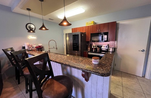 National Gardens Condo | Beach just 7 miles. 1-bedroom condo. King Bed. 75" TV. Granite & Stainless Kit.