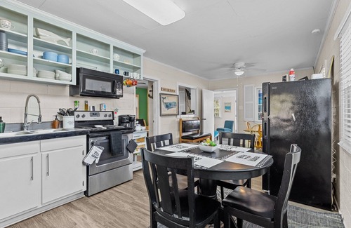 Emerald Isle Cottage | Beach King Size suite cottage B retreat with 2 queen size bunks