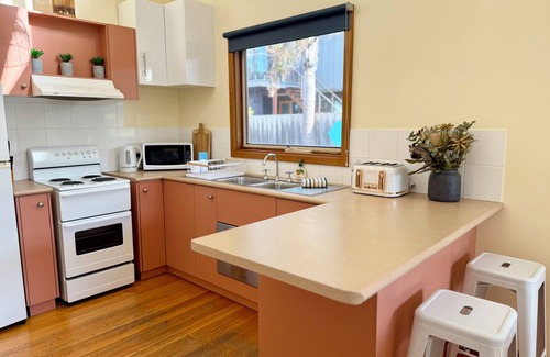 Torquay House | Beach Life on Price: 2 BR, 1 BA in Torquay, Sleeps 8