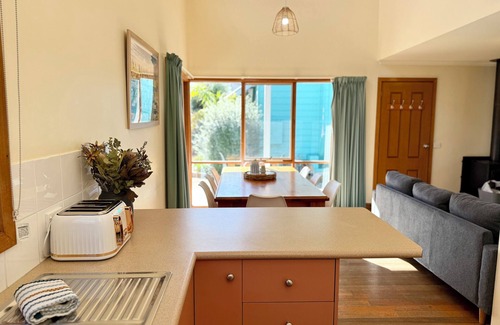 Torquay House | Beach Life on Price: 2 BR, 1 BA in Torquay, Sleeps 8