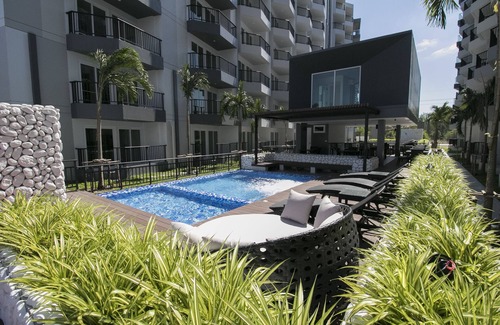 Kram Condo | Beach living Studio, Balcony, Wi-fi and Kitchen