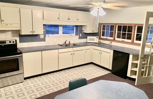 Slaughter Beach House | Beach Lodge: 3 Bedroom - Pet Friendly - Game Room - Great for Multi Families