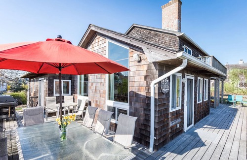 Montauk House | Beach Lovers Paradise: Ditch Plains, Steps to Beach, Ocean View, Family Friendly