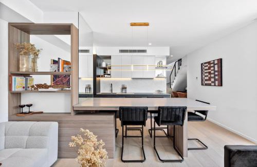 Ocean Grove Apartment | Beach Luxury On The Park - Brand New 2 bedroom 3 Bathroom Carport Shops 100m Beach 500m Aircon Heating Gas fireplace WIFI