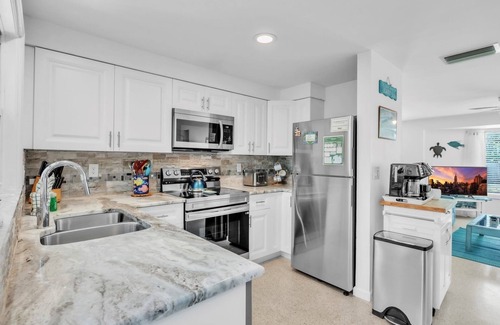 Anna Maria House | Beach N Bay 2 Bedroom Villa by RedAwning