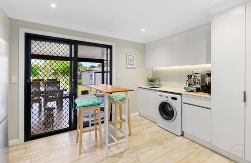 Clontarf Apartment | "Beach Oasis" - Clontarf Q 4019